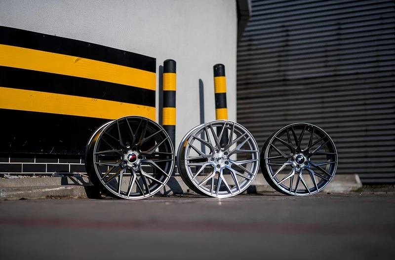 Japan Racing JR28 20x8,5 ET30 5x120 Hyper Black